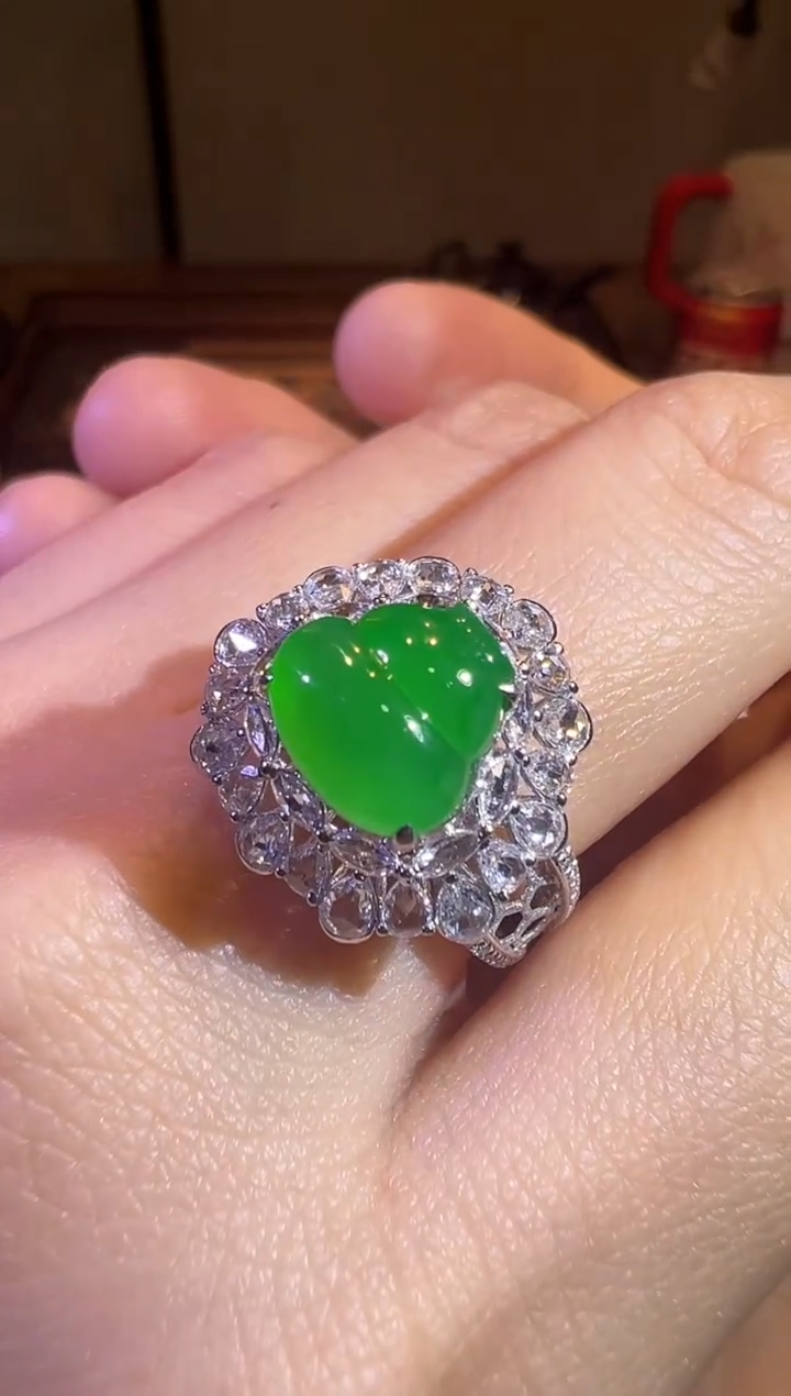 【闪购商品】翡翠戒指18K金镶嵌木纳满绿葫芦戒指