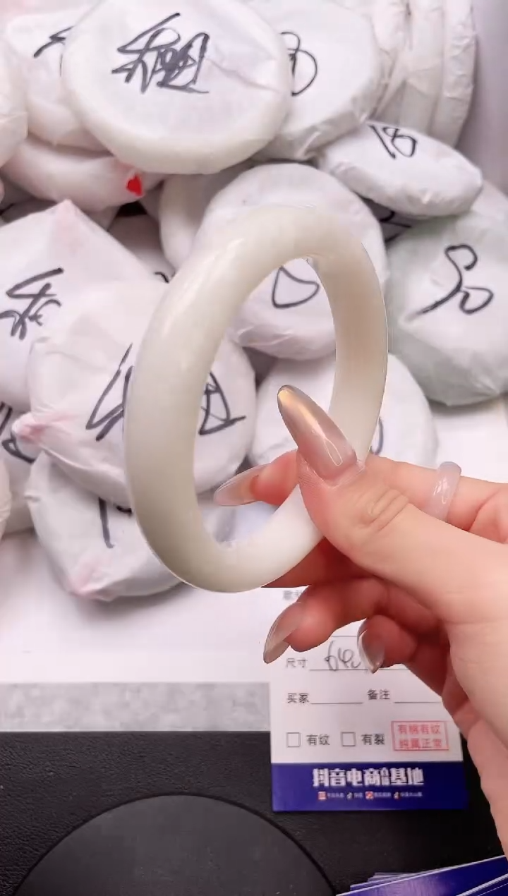 【闪购商品】和田玉手镯未镶嵌22L195-64