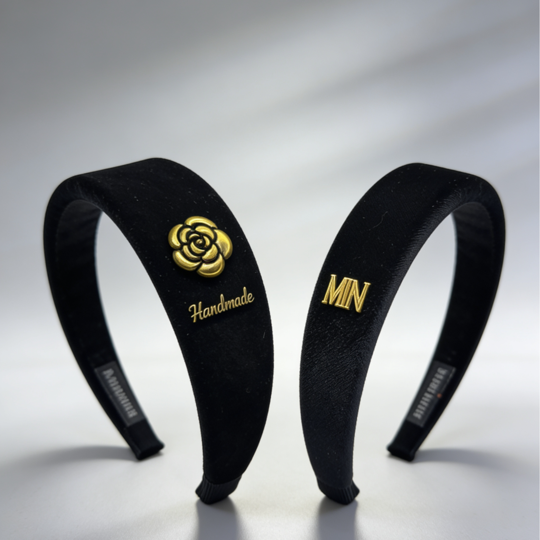 80098 黑丝绒质感 5公分山茶花标+3公分MN字母标气质百搭头箍套装