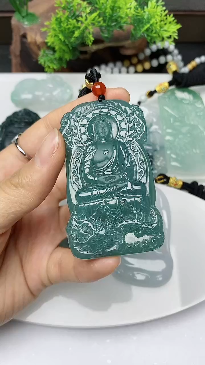 【闪购商品】翡翠颈饰未镶嵌         