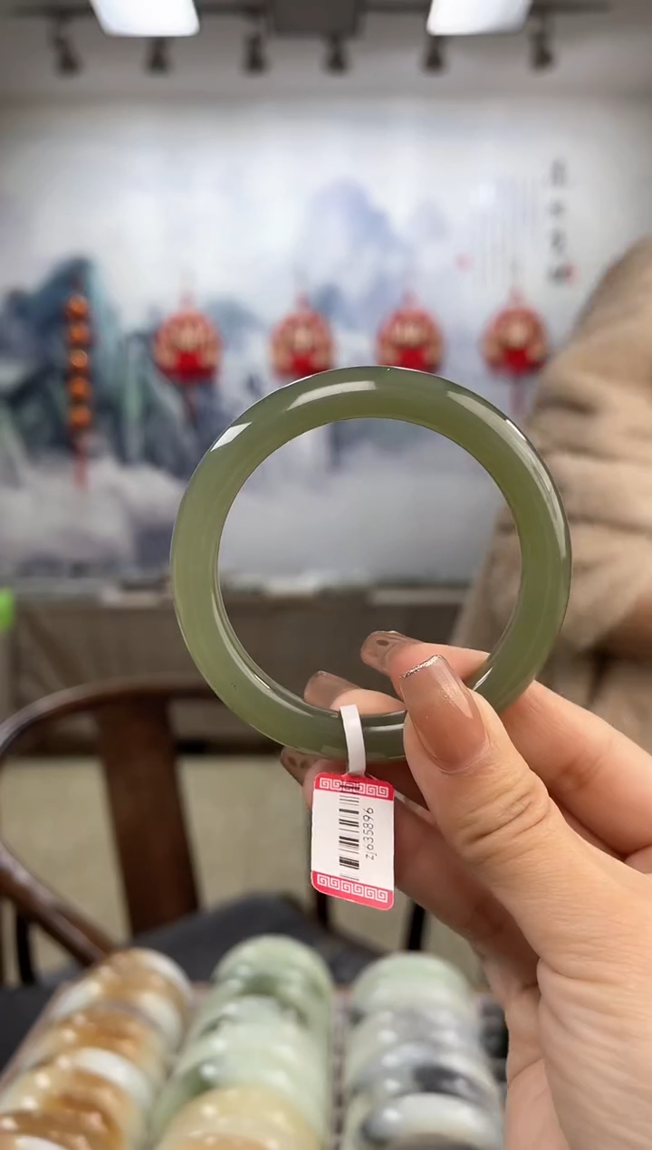 【闪购商品】和田玉手镯未镶嵌55圈口5896