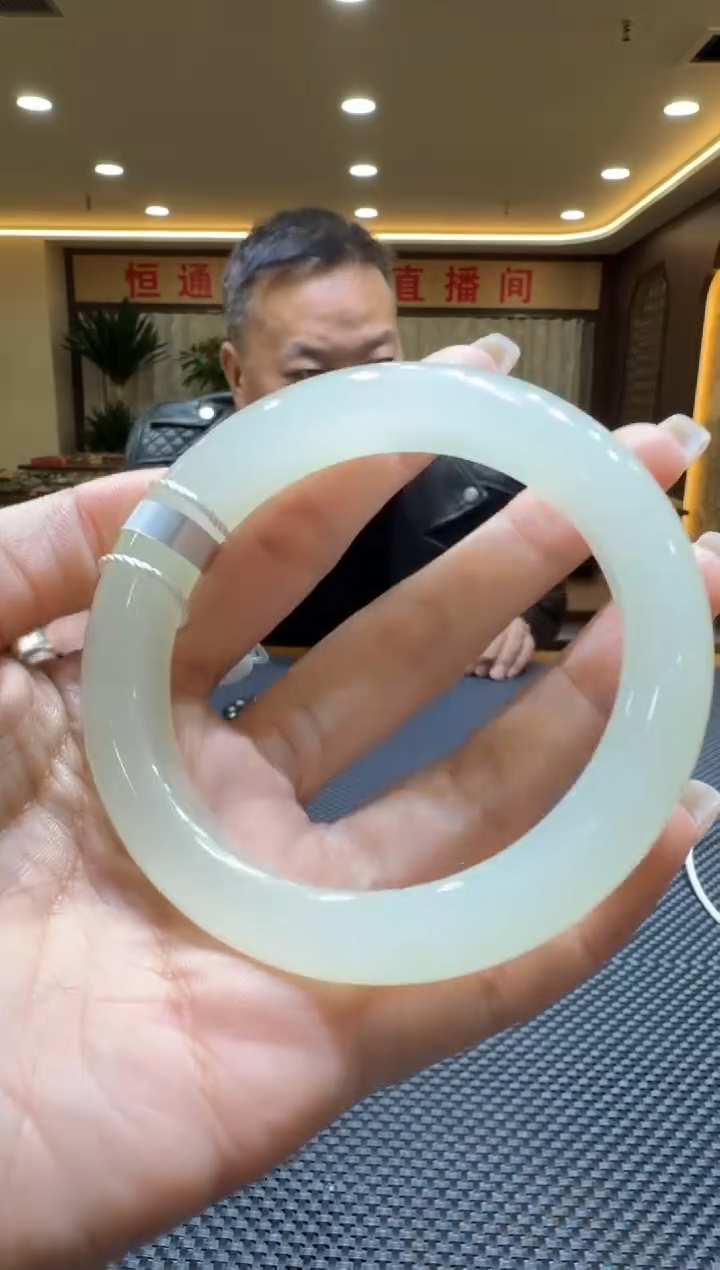 颈饰未镶嵌和田玉手镯61