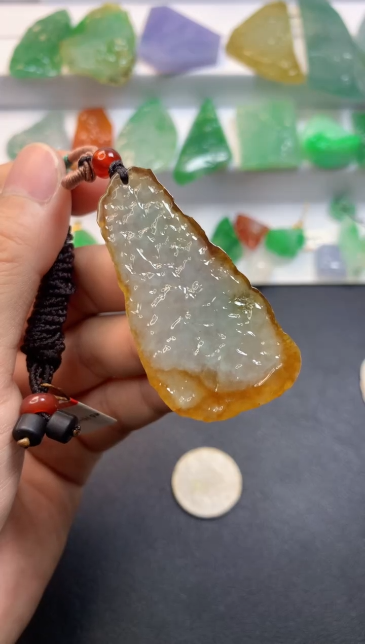 颈饰未镶嵌翡翠  