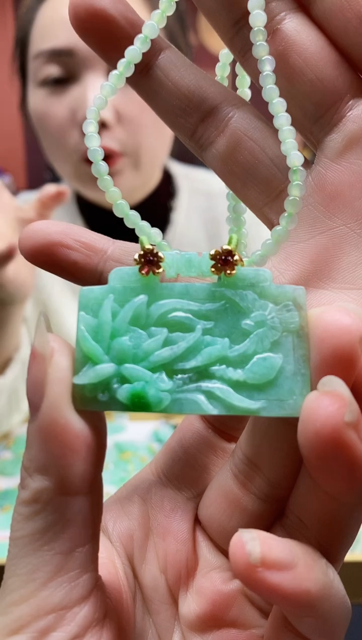 颈饰未镶嵌翡翠吊坠