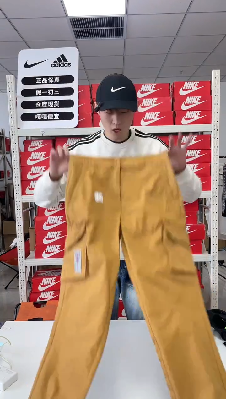 编码272闪购尺165码  adidas/阿迪达斯卫衣卫裤以直播间过款为主