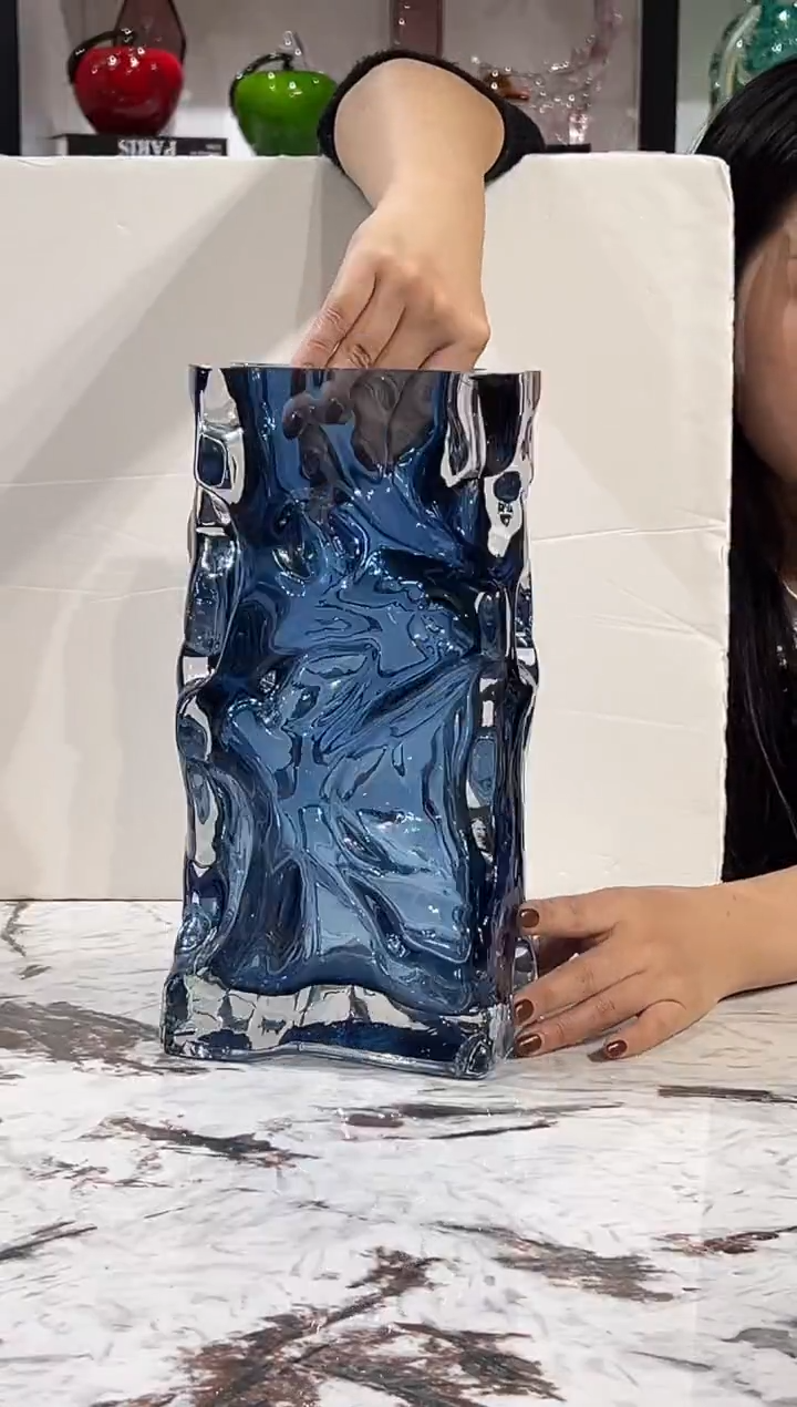 设计师款蓝色花瓶