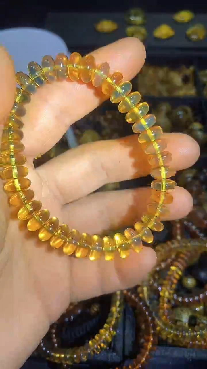 琥珀未镶嵌耳饰妖*。天然缅甸琥珀手串