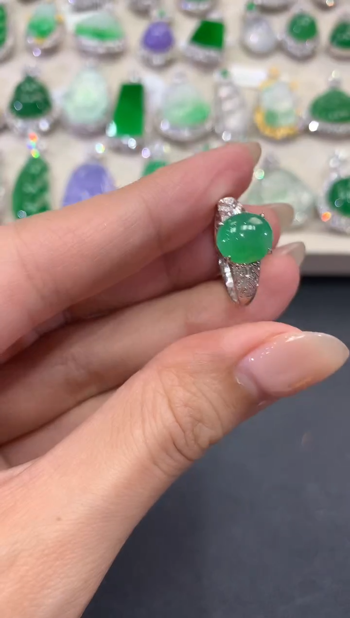 【闪购商品】翡翠戒指18K金镶嵌q101          