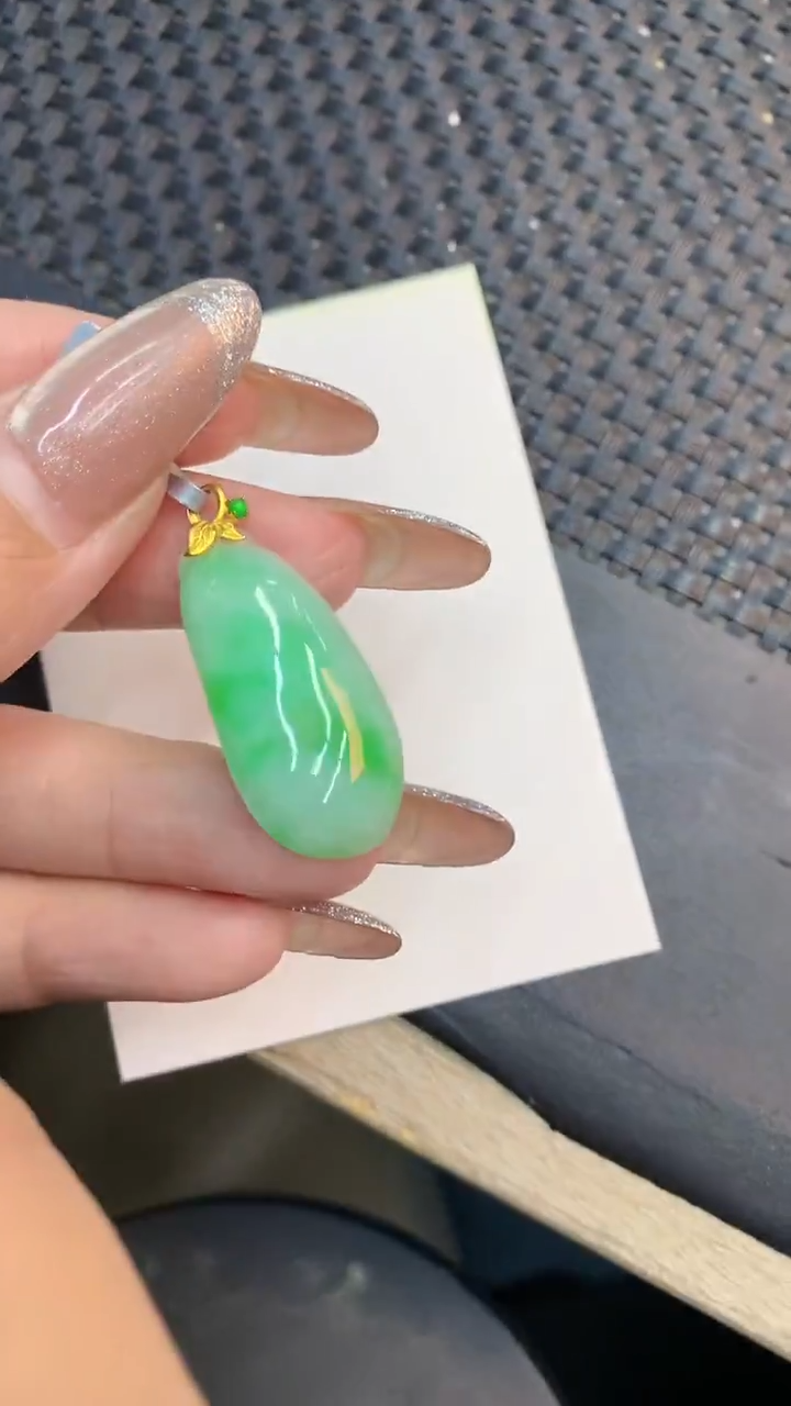 颈饰18K金镶嵌翡翠1