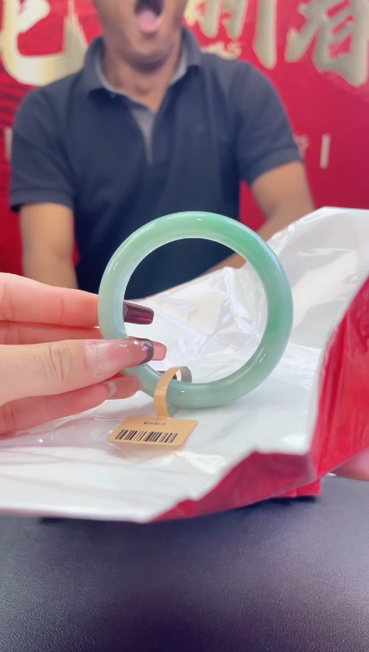 【闪购商品】翡翠手镯（圆镯）未镶嵌翡翠手镯1