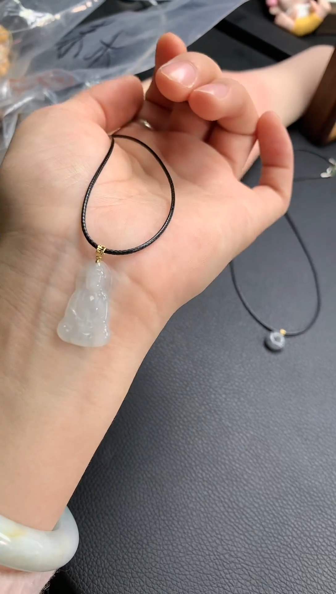 颈饰18K金镶嵌翡翠挂件