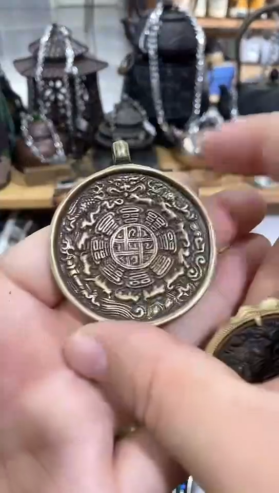 瓷片闪购商品  如图所示