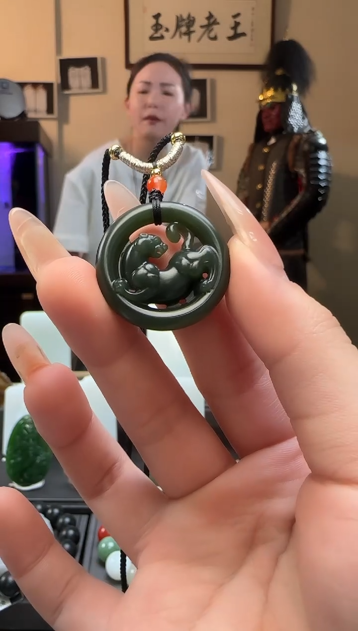 【闪购商品】和田玉青玉虎未镶嵌吊坠