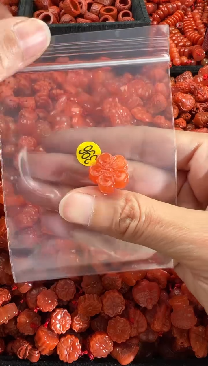 【闪购商品】南红玛瑙颈饰未镶嵌1