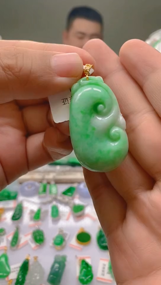 【闪购商品】翡翠颈饰18K金镶嵌如意