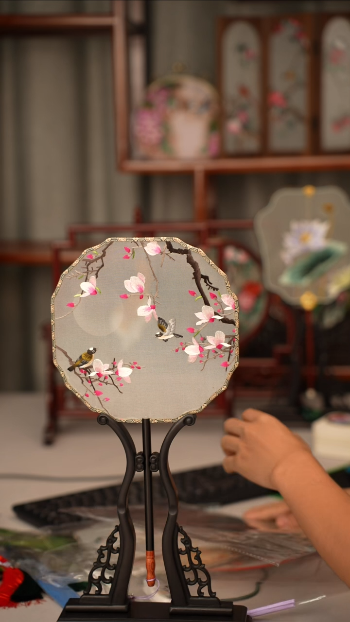 扇子苏绣作品手工扇子