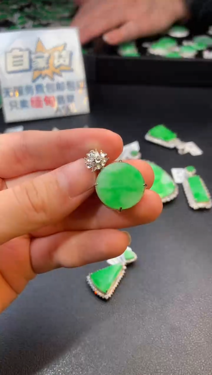 【闪购商品】翡翠颈饰银S925镶嵌翡翠