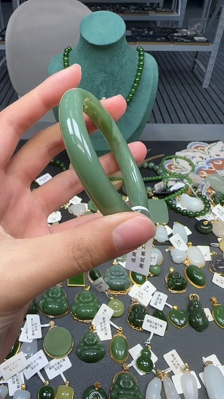 未镶嵌手镯和田玉57