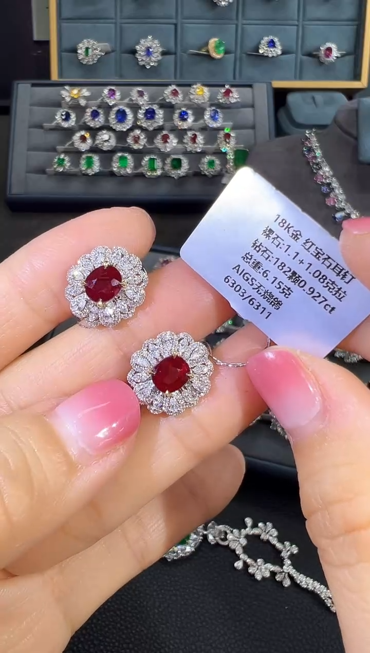 【闪购商品】红宝石耳钉18K金镶嵌耳钉