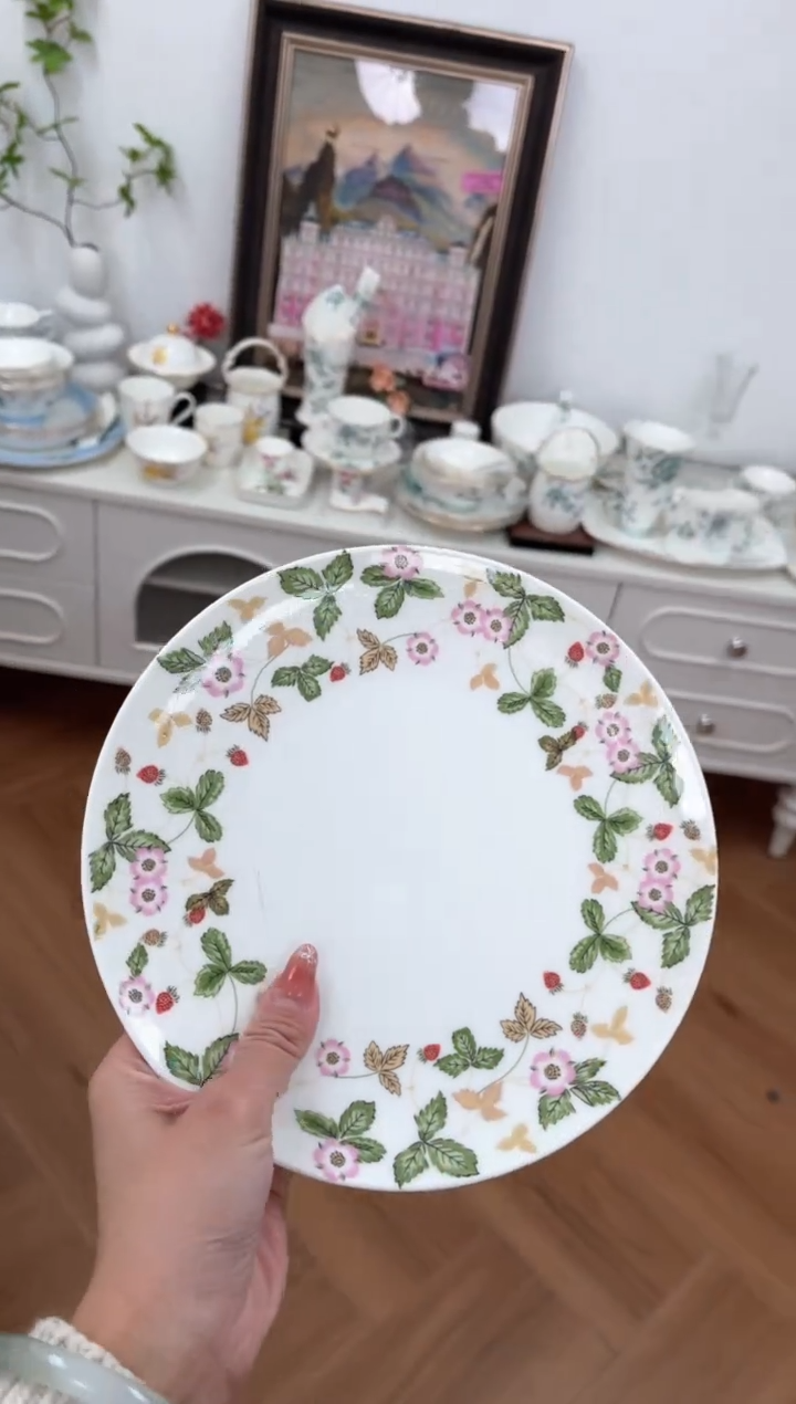 【闪购商品】碗草莓高骨骨瓷8寸盘