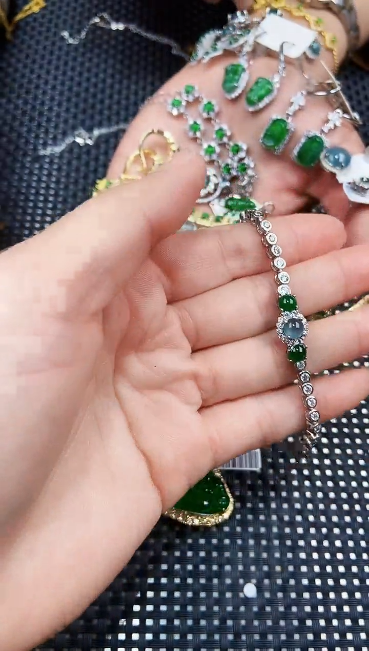 【闪购商品】翡翠手链未镶嵌11111111