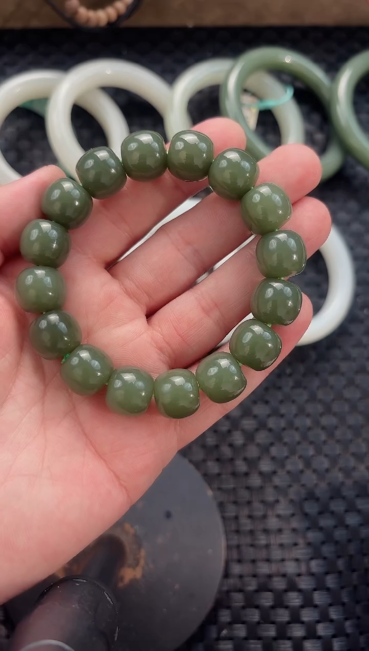 颈饰未镶嵌和田玉14*13