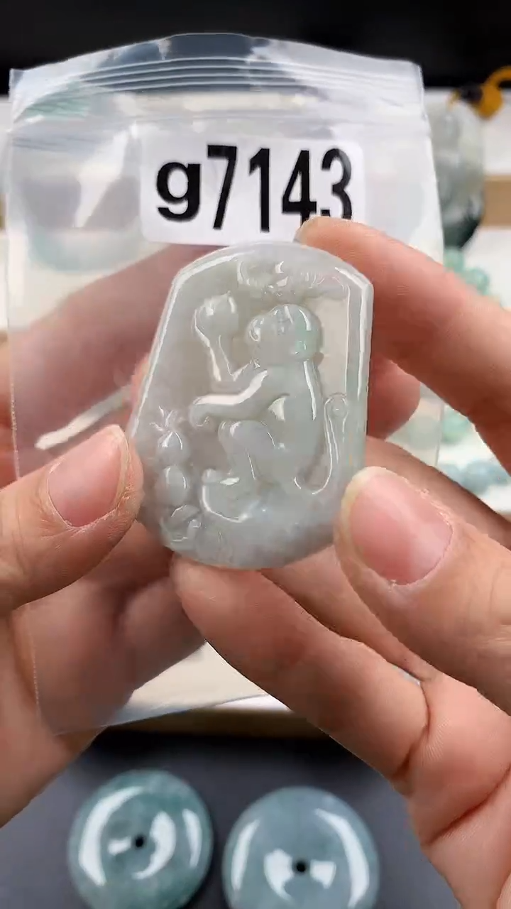 颈饰未镶嵌翡翠天然翡翠吊坠挂件