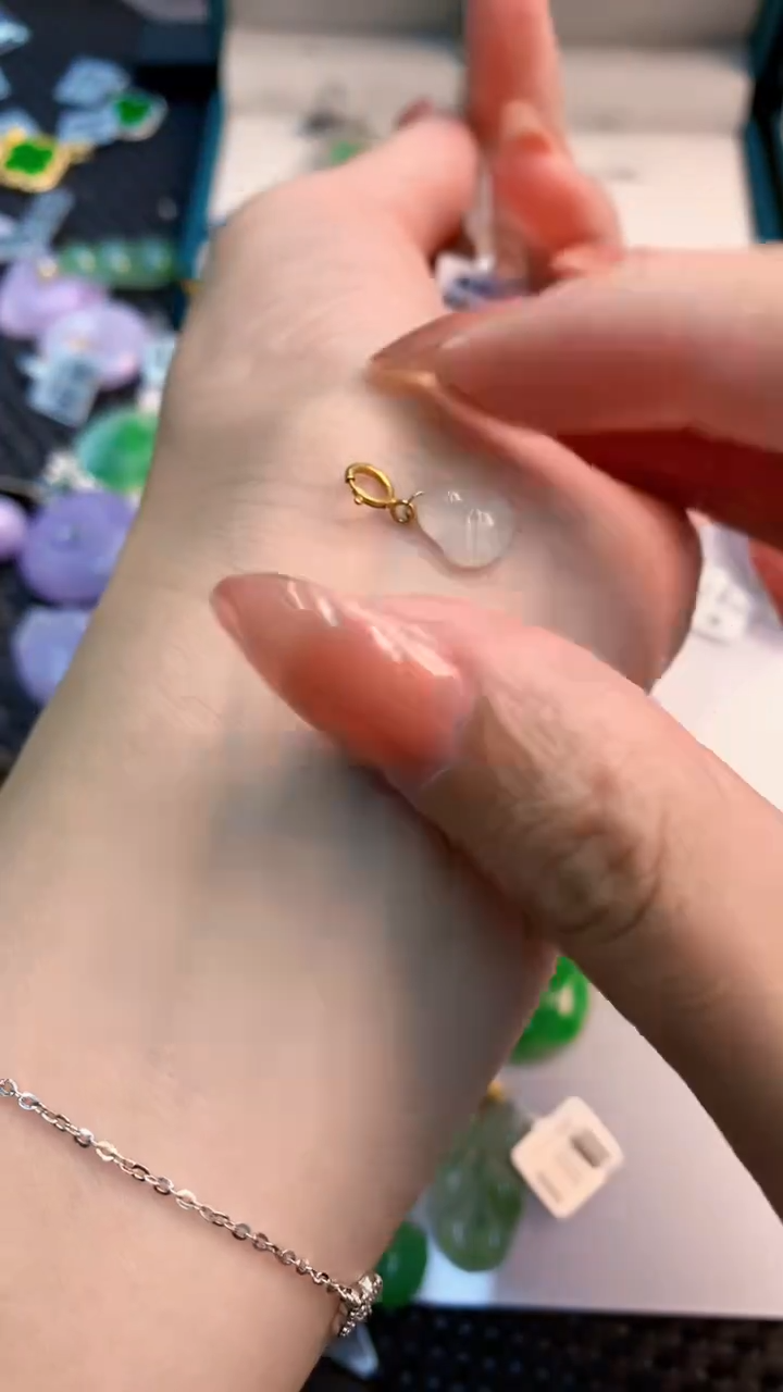 翡翠未镶嵌颈饰           1