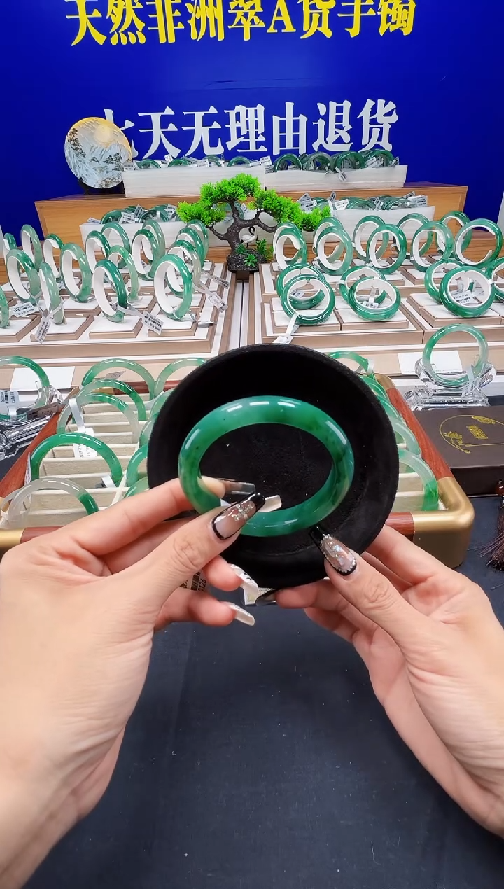 未镶嵌手镯石英质玉（非洲翠）圈口57