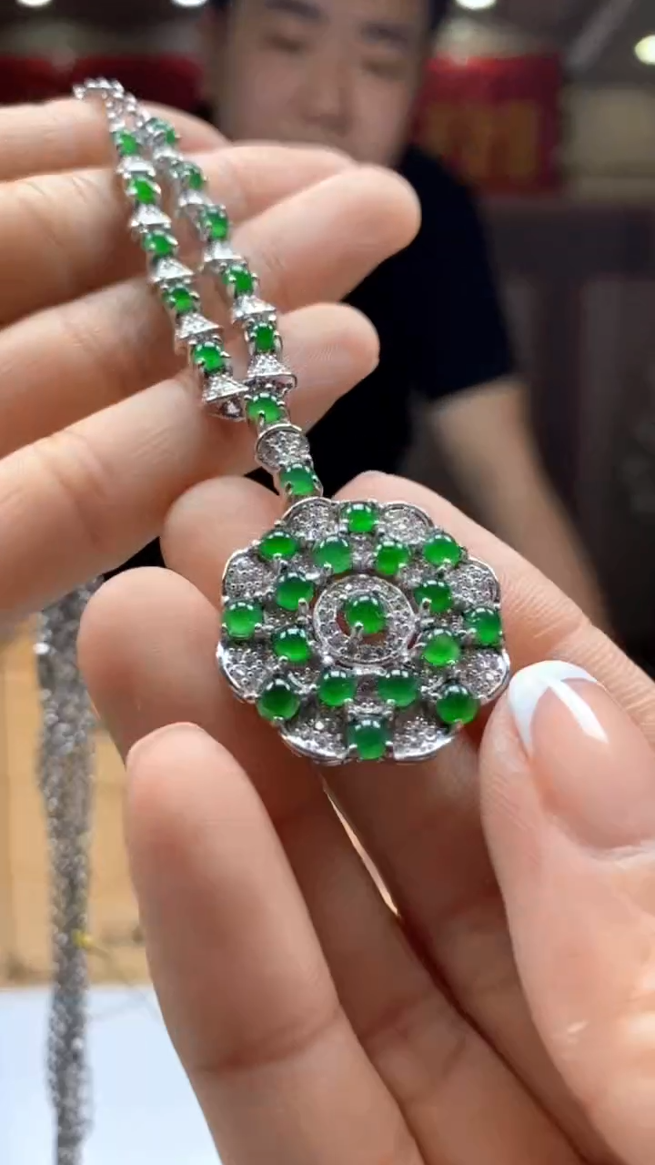 【闪购商品】翡翠颈饰未镶嵌********s101