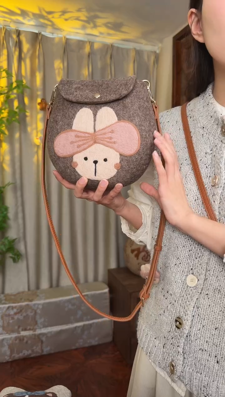 羊毛非遗羊毛毡包 蛋蛋包蝴蝶结兔子