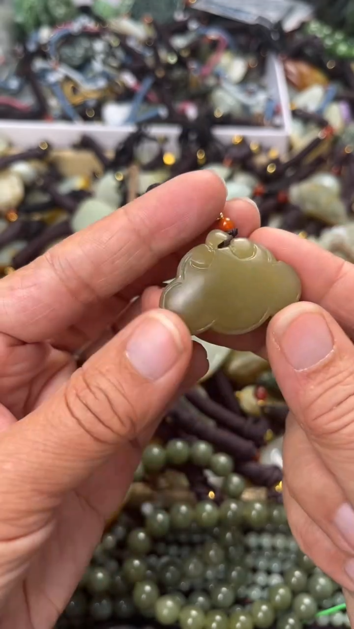 【闪购商品】和田玉颈饰未镶嵌多样性发货没有证书拍一发一有瑕