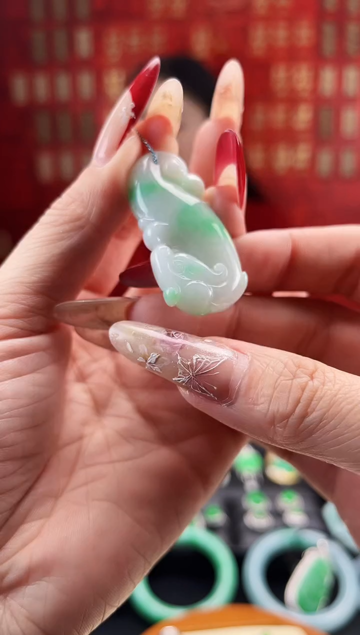 【闪购商品】翡翠颈饰未镶嵌吊坠