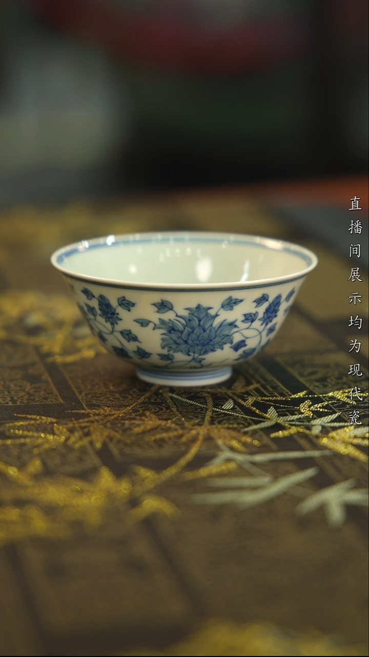 杯子瓷仿成化杜鹃花