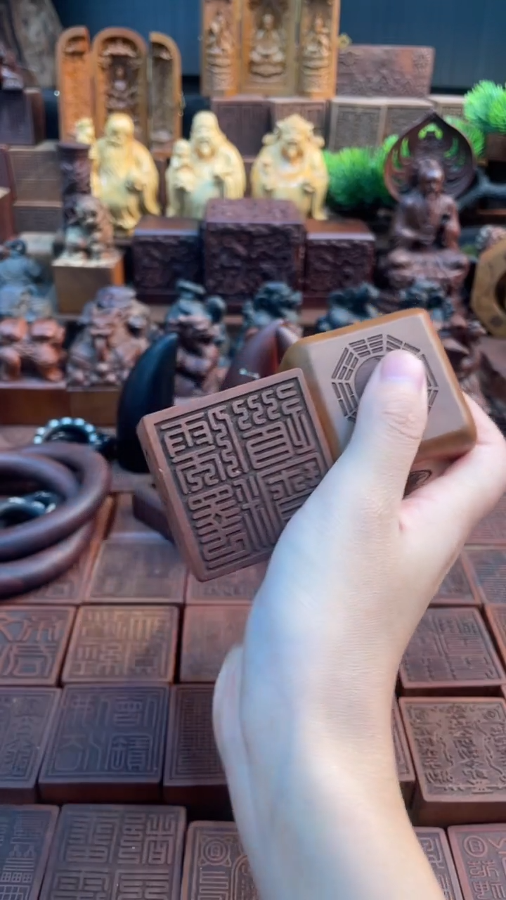 枣木翩***伱儒释道宝印章+底座 颈部刻八图