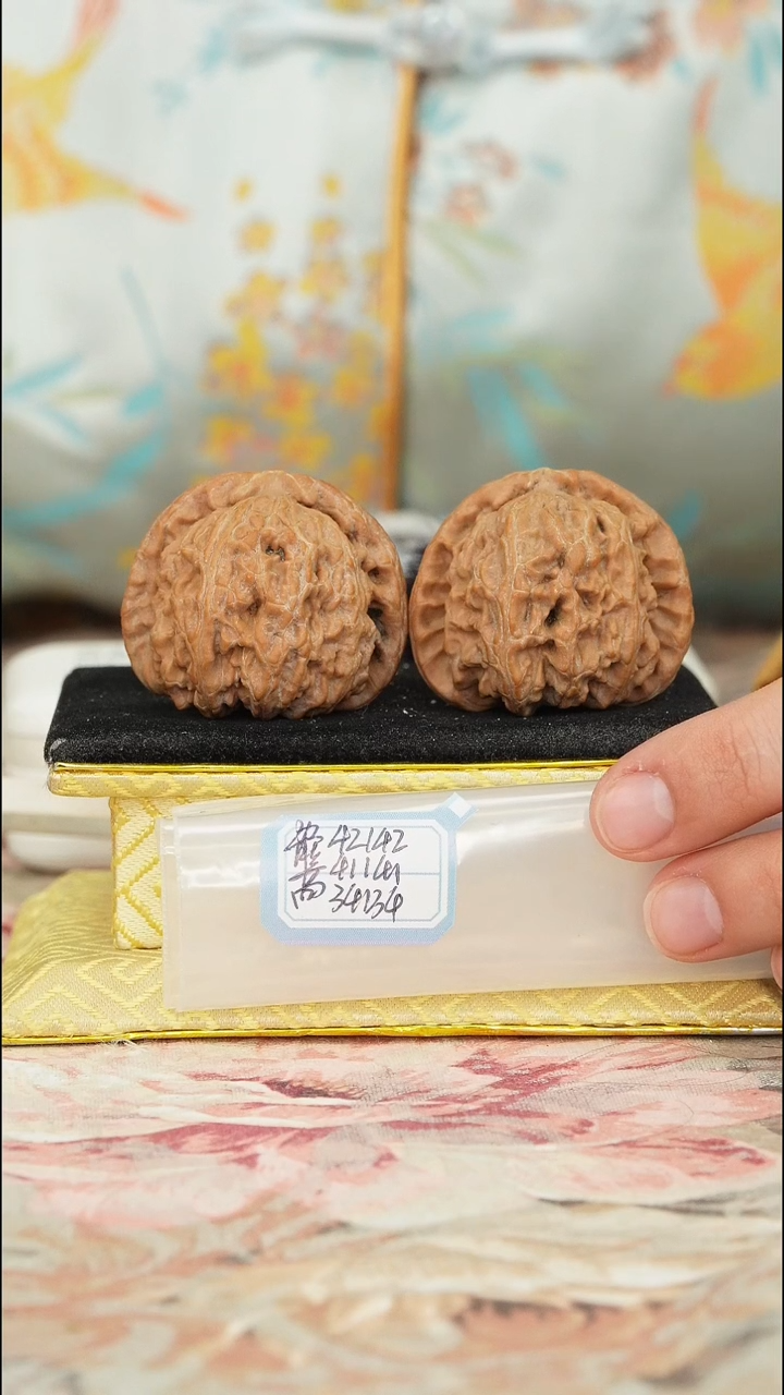 【闪购商品】文玩核桃把件白狮子