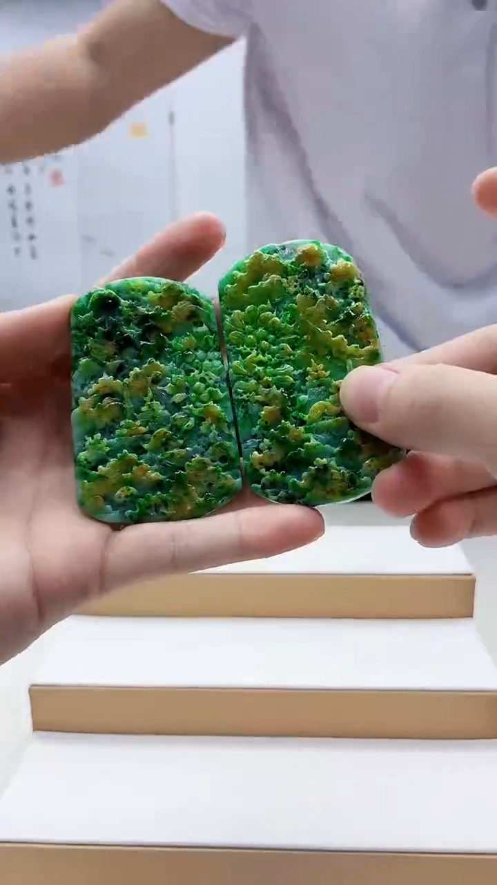 未镶嵌定制翡翠5145bb-毛货挂件一对55赠底座