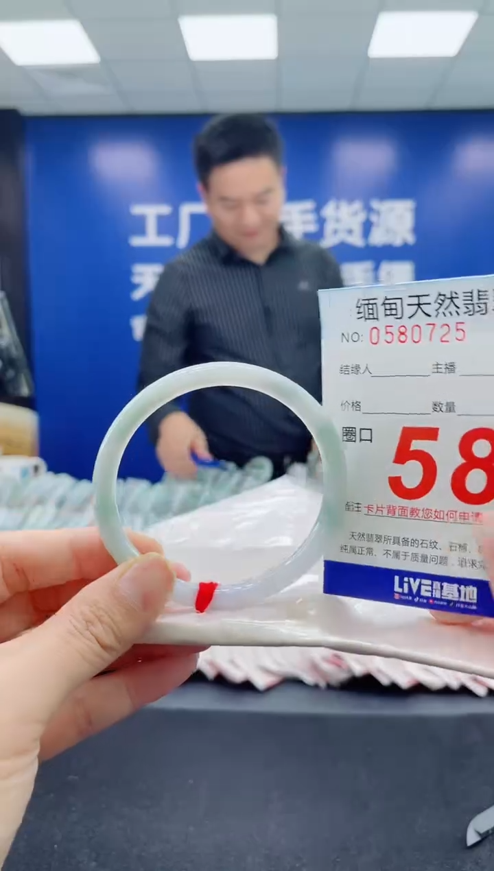 未镶嵌手镯翡翠天然翡翠手镯