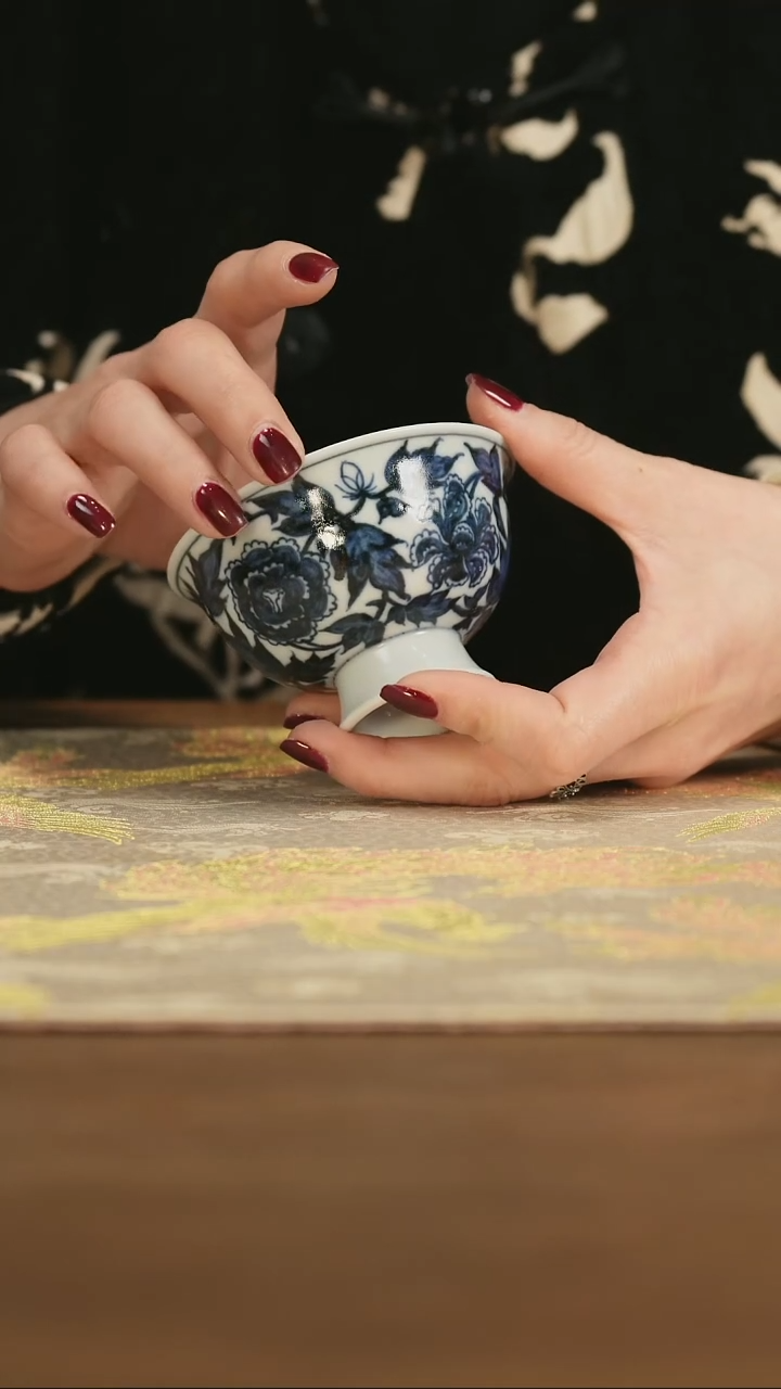 【闪购商品】景德镇手工青花牡丹小高足杯