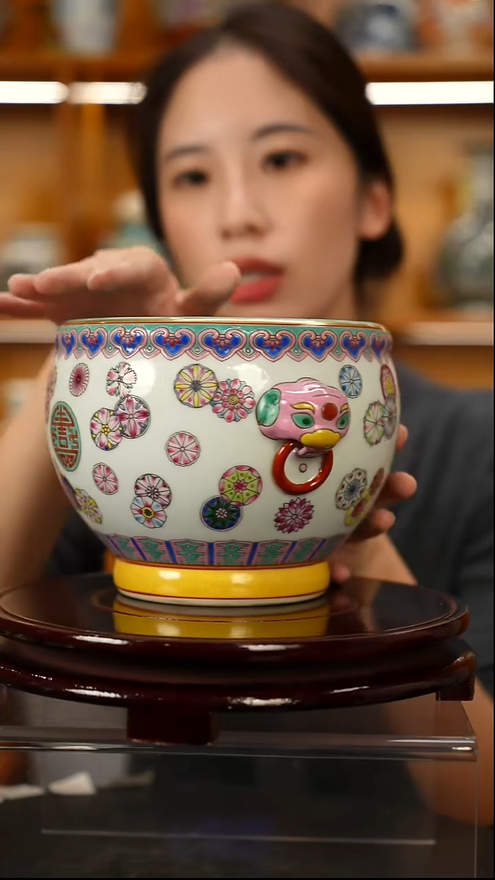 其他粉彩皮球花双耳小缸一只