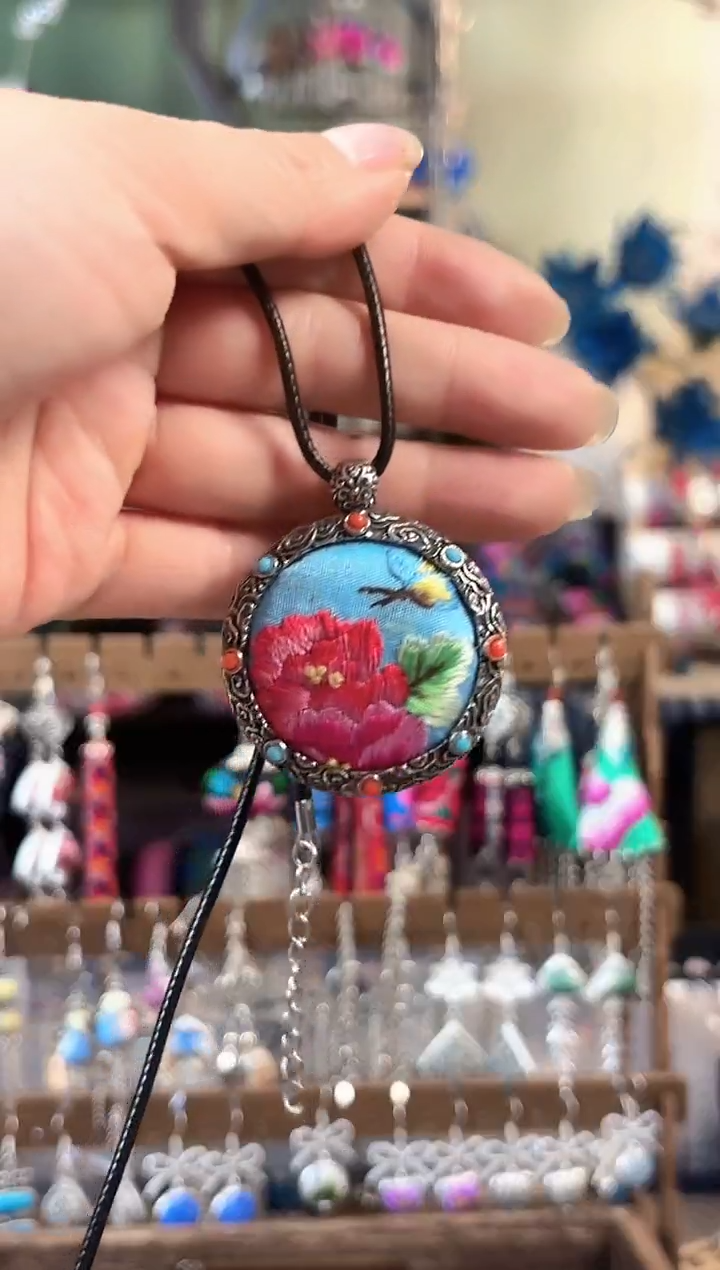 彩云南阁非遗老绣苗银饰品709