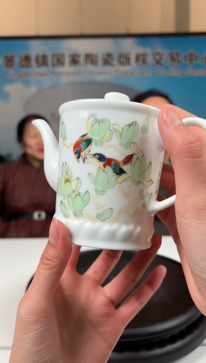 【闪购商品】壶F23【人间瓷画】《程晶晶》