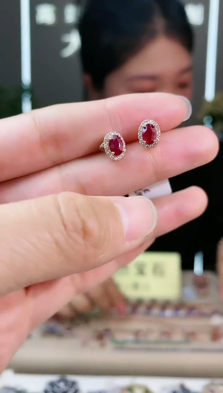 【闪购商品】红宝石耳饰银S925镶嵌耳饰