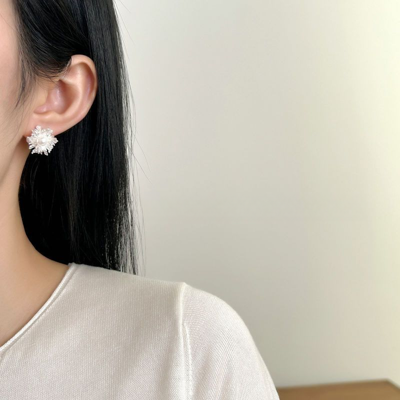 铜合金仿珍珠耳饰 QIAN XI S925银针 璀璨蒲公英耳钉轻奢高级感