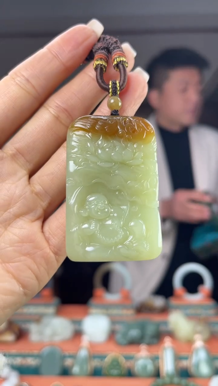 颈饰未镶嵌和田玉佩佩