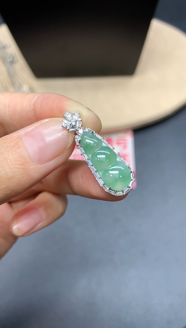 【闪购商品】翡翠吊坠(不含链)银S925镶嵌福豆【无服务费】