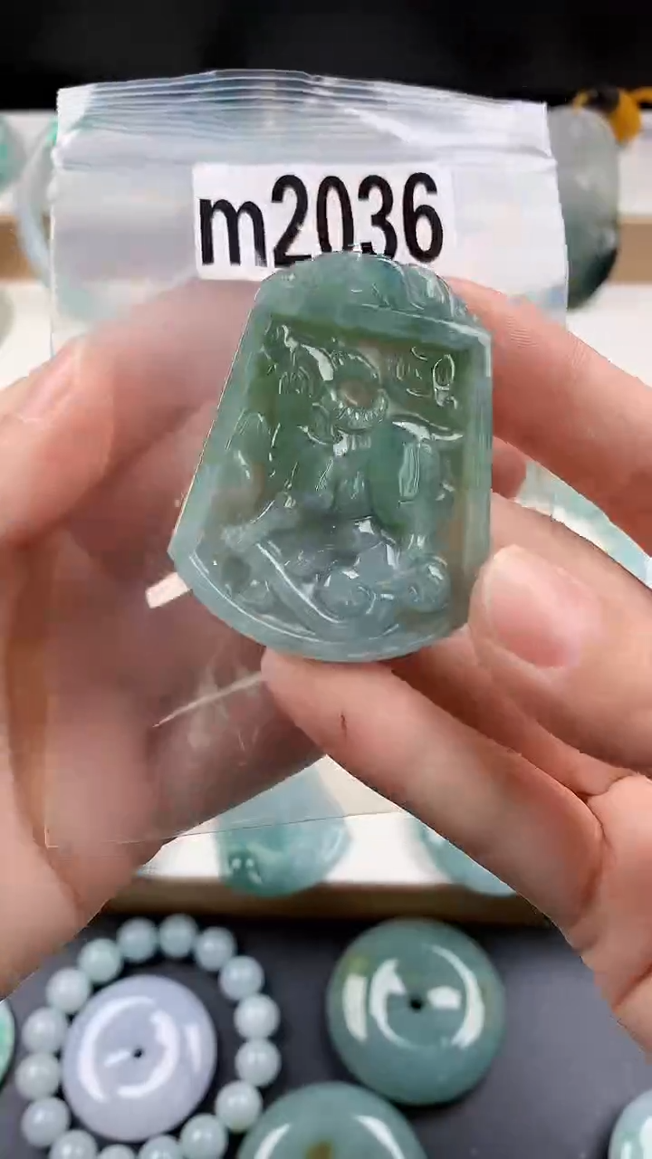 颈饰未镶嵌翡翠天然翡翠吊坠挂件