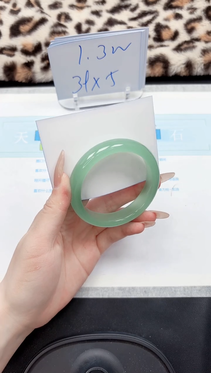 【闪购商品】石英质玉手镯未镶嵌162-56