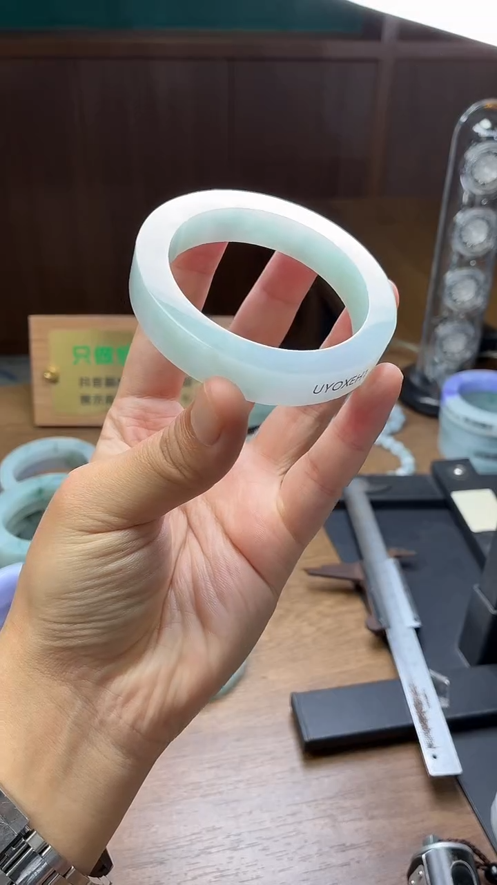 未镶嵌手镯定制翡翠J****姐定制