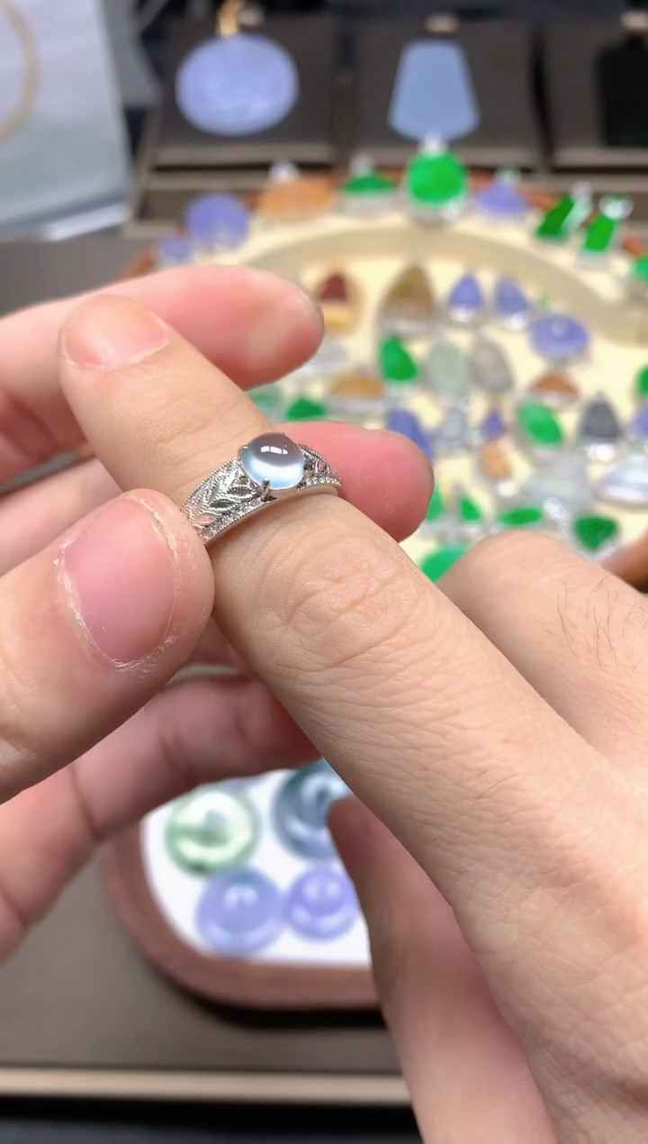 【闪购商品】翡翠颈饰18K金镶嵌戒指